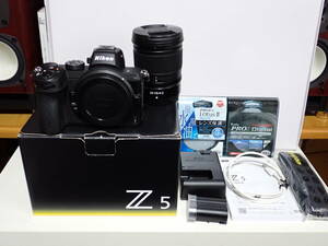 Nikon フルサイズZ5＋24-70mm F4S 標準ズームレンズ 美品　おまけ付き！！