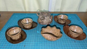 煎茶道具 急須 茶道具 湯呑み 陶器 備前焼 蟹彫水注 作者不明 蓮葉 急須欠有 茶托4点付き　中古品 猪口4点 茶がら入？1点