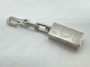 美品　Alexander Wang アレキサンダーワン　ピルケース　 Fri,Sat,Sun　シルバー　キーホルダー　☆ｃ２０３