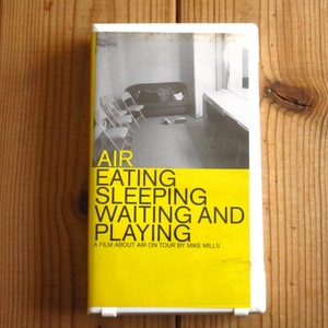 AIR / Eating Sleeping Waiting And Playing - A Film About Air On Tour / Mike Mills [Source / ASW92299-3]