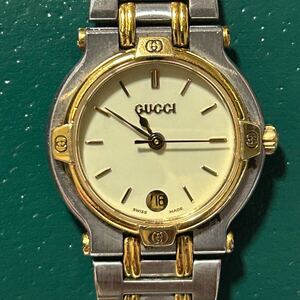 【稼働】GUCCI グッチ 箱付き コマ付き アイボリー文字盤 デイト QZ 9000L 2ERY 腕時計 QZ クォーツ コンビ ゴールド文字盤 レディース