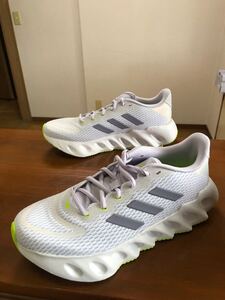 ■新品★23cm★ADIDAS SWICH RUN W★IF5734■レディースシューズ★ランニング★トレーニング★