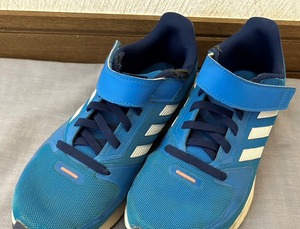 11798　靴　くつ　adidas　アディダス　21.5