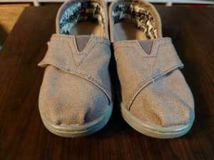 トムス　toms