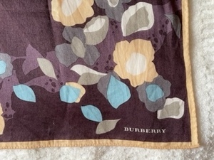 使用少★バーバリー★やや大判ハンカチ★ボルドー・パープル★お花模様・ロゴ★BURBERRY