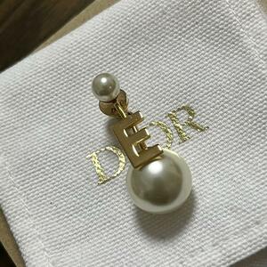 ［美品］Christian Dior クリスチャンディオール E Ｍy ABCDior トライバルピアス　ピアス 片耳用 アルファベット イニシャル パール 