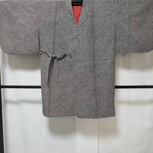 【桐徳】8％値下げ☆未使用品*美品｛化繊地.袷.ひっぱり｝*丈101-裄69*黒地*総絞り調文様*№6426