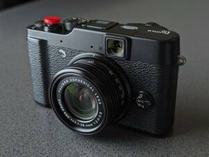 FUJIFILM X10 美品 プレミアムコンパクトデジタルカメラ