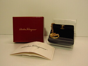 M2 △869【SalvatoreFerragamo サルバトーレフェラガモ】ヴァラ バックモチーフ チャーム キーホルダー スエード 黒 