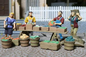 Oゲージ　1/48　フィギュア②　WOODLAND SCENICS 　Farmers Market 野菜即売所　男女4体