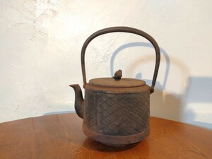R60308-1 ジャンク 茶道具 在銘入り 鉄瓶 ダメージあり 