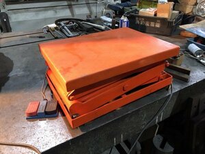 T2300014 トラスコ/TRUSCO　テーブルリフト　本体サイズ：452x597x815（mm）許容荷重150kg 200V 動作確認済み!!!