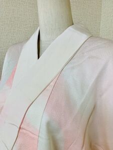 美品　婦人　着物　長襦袢　半衿付き　化繊　紋綸子　袷　無双袖　桃色系のぼかし　紗綾形地紋　訪問着～小紋　保管品