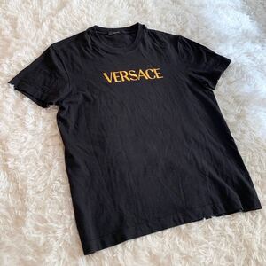 VERSACE ヴェルサーチ ロゴ刺繍 半袖Tシャツ 黒 ロゴドン デカロゴ ブラック ヴェルサーチェジャパン カットソー サイズM