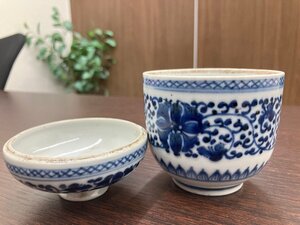 【現状品】中国古玩 成化年制 染付花唐草図盃 酒盃 煎茶碗 茶杯 青花 唐物 成化年製 時代物 古陶磁 中国古美術 酒器 茶道具