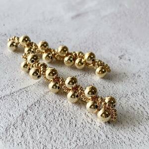 ハンドメイド＊メタリック 樹脂パール ロング ピアス イヤリング ゴールドカラー ビーズ ビーズアクセサリー No.1894