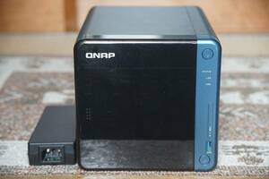 QNAP TS-453Be 4ベイNAS 中古 2.5GbE(2.5GBase-T)増設済み QTS 5.2