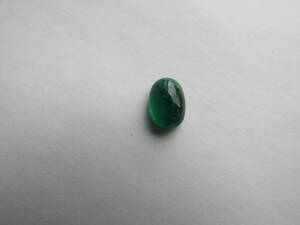 カボションカット　天然エメラルドルース　２.７ｃｔ