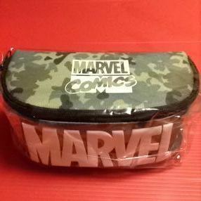 マーベル MARVEL発泡プリントオールオープンポーチ(迷彩)☆size：約H8.5×W20×D10㎝ ☆素材：ポリエステル・PU アメコミ バッグ