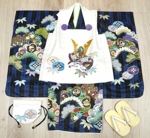 七五三　新作　高級3歳男の子着物（被布コート）セット【秀】◆金駒刺繍入り 白色系/黒紺色系 兜◆8381-017