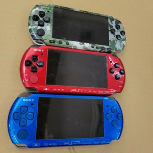 55. PSP3000。 プレイステーションポータブル 本体のみ 通電なし ジャンク 3台 レッド ブルー メタルギアソリッド SONY