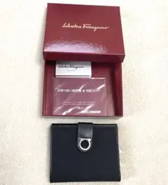 Ferragamo フェラガモ ガンチーニ柄  二つ折り 財布 黒