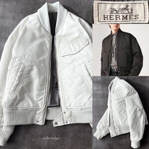 【E4462】新品同様 HERMES エルメス 2023AWcollection《極暖の肉厚中綿入り》ボンバー ジャケット 超美色ライトグレー系 50 ダウン コート