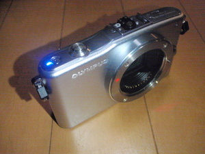 O001-EPM1-2　ミラーレス一眼デジタルカメラボディー　E-PM1