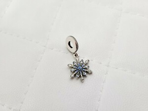 PANDORA(パンドラ)の雪の結晶チャーム・ペンダントトップにも・新品(定価9720円)