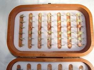 ! ! !　Richard Wheatley Wooden Fly Box with Flies　! ! !