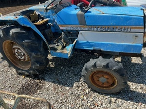 千葉県発２５馬力MITSUBISHI TRACTOR MT2501D 三菱トタクターＭＴ２５０１Ｄ　エンジンPTO動き問題ないです　値下げ交渉可能。　