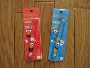 SESAME STREET セサミストリート　スティック型 携帯はさみ　2本　（エルモ・クッキーモンスター）　スティッキール　はさみ　ハサミ　