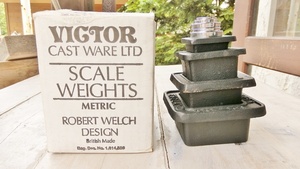 ヴィクター ロバート・ウェルチ デザイン スケール ウェイト （インテリア用）鋳物：VICTOR CAST SCALE WEIGHTS Robert Welch Design