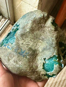 極品　天然天空藍翡翠原石　重さ１.０５キロ