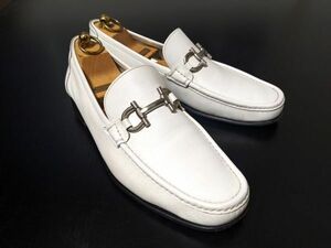 美品 使用回数少 フェラガモ 9.5EE Ferragamo ガンチーニ オフホワイト ソフトドレスシューズ 7549