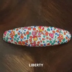 LIBERTYタナローンのくるみパッチンピン　ハンドメイド　エロイーズ