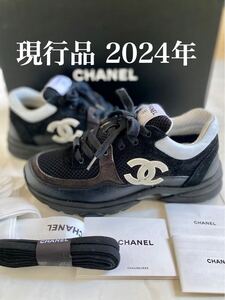 定価204600円 現行2024年 シャネル ロゴ ローカット スニーカー 黒白 36 23cm CHANEL 箱 替え紐 取説 リボン カメリア 付属