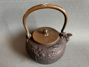 ７　うぶ品　日本亀文　亀文堂　鉄瓶　水漏れ無　茶器　骨董　象嵌入　煎茶道具　古美術品　急須　金属工芸　コレクション　レトロ