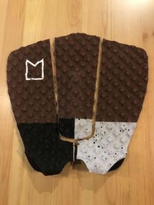 スーパーセール！新品！MODOM CRAIG ANDERSON SIGNATURE SERIES TAIL PAD マルーン/ブラック/グレー　サーフボードと同梱発送可能