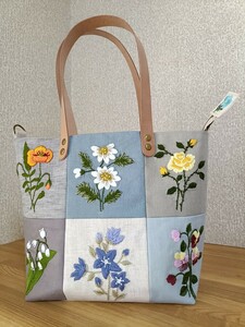 ハンドメイド♪お花の手刺繍♪！ファスナー開閉・手提げバッグ♪