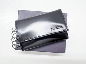 使用感なし　美品　PRADA　プラダ　ロゴ　ボックスカーフ　スムース　 レザー　6連　キーケース　黒　M25U