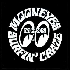 １枚　ムーンアイズ MOONEYES SURFIN CRAZEステッカー（ホワイト）