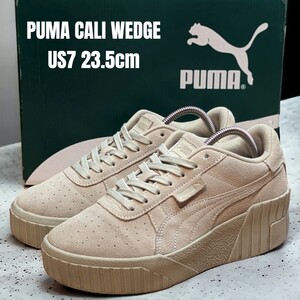 PUMA プーマ カリ ウェッジ 23.5cm 厚底スニーカー ベージュ　スウェード　レディーススニーカー　PUMAスニーカー　PUMA厚底