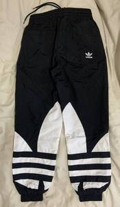 adidas originals! PAKAIAN adidas! アディダス! ビッグ・トレフォイルロゴ・トラックパンツ! FM9896! ナイロン 100%! ブラック! 裏地付!XS