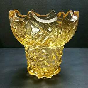 【クリスタル】★イエロー フラワーベース 花瓶★花器 インテリア ガラス　グラス オブジェ 置物