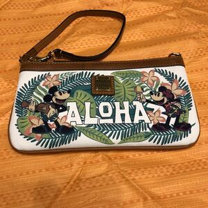 未使用品！アウラニディズニーリゾート Dooney&Bourke ミッキー&ミニー アロハポーチ ALOHA ポーチ レザーポーチ