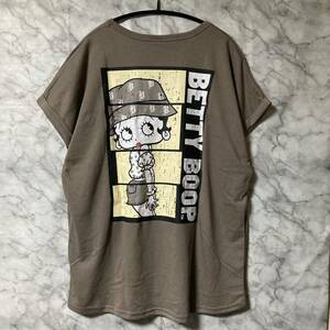 新品未使用 タグ付き Betty Boop ベティちゃん バッグプリント　ビッグサイズ　半袖 Tシャツ トップス サイズM〜L ベージュ系