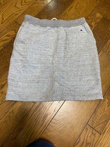 CHAMPION women`s 　　スカート　　グレー色　Mサイズ