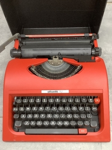 T1a ヴィンテージ スペイン製 タイプライター olivetti 112 オリベッティ 赤 現状品