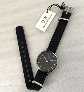 DANIEL WELLINGTON 黒 ナイロン NATO ベルト 北欧 ブランド や シンプル デザイン 時計 好きに も シェア 共用 DW ダニエル ウェリントン